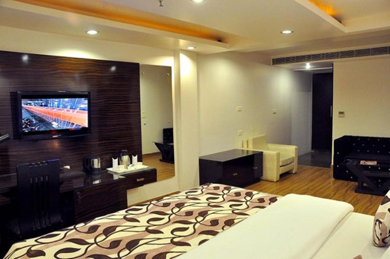 Hotel Elegance Új-Delhi Kültér fotó