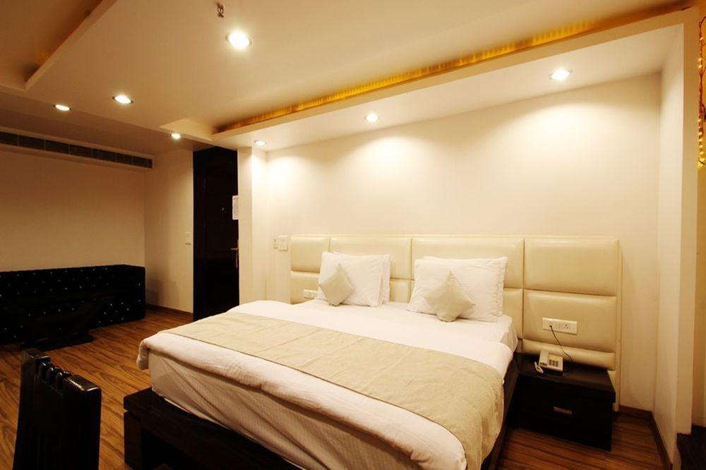 Hotel Elegance Új-Delhi Kültér fotó