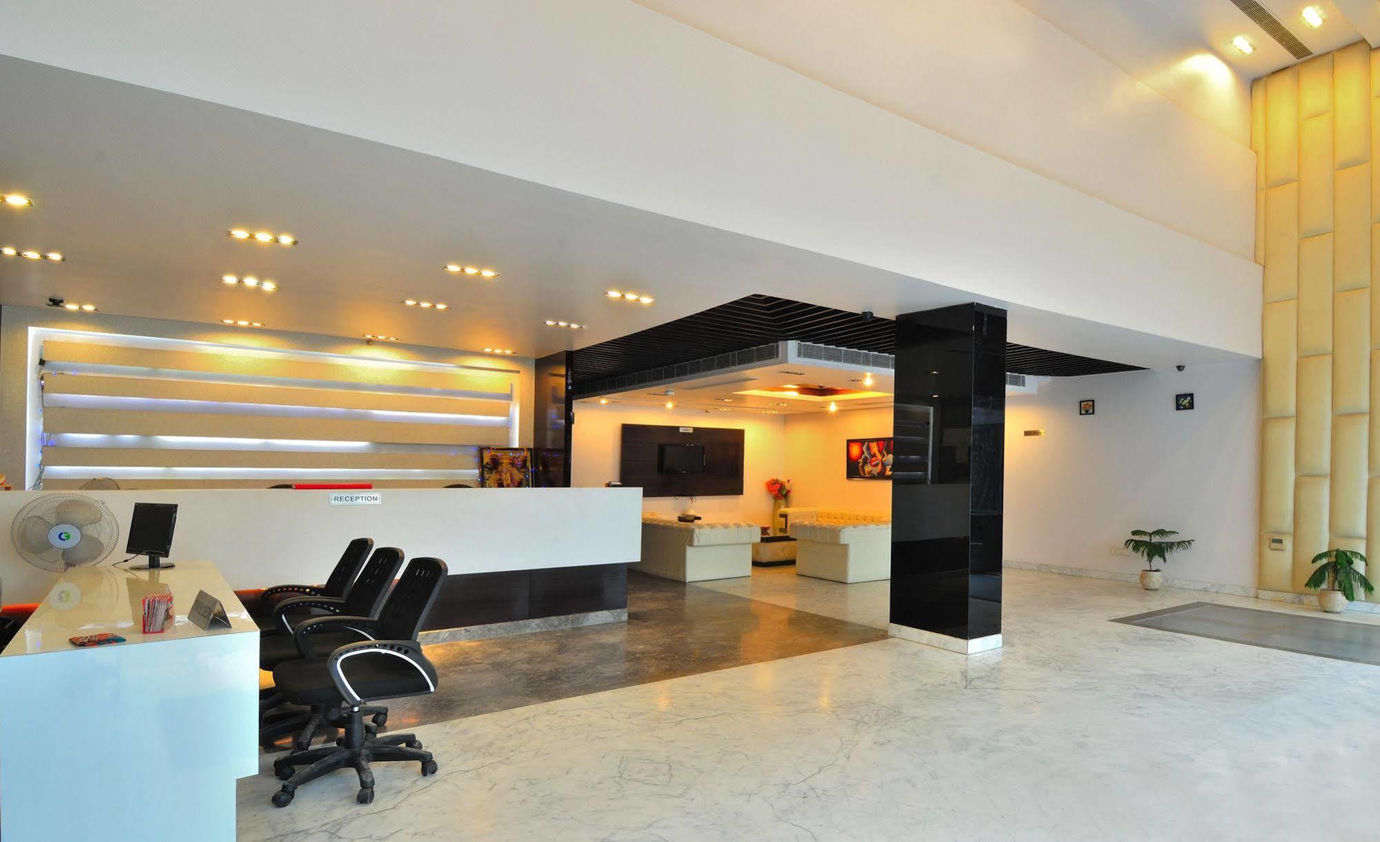 Hotel Elegance Új-Delhi Kültér fotó