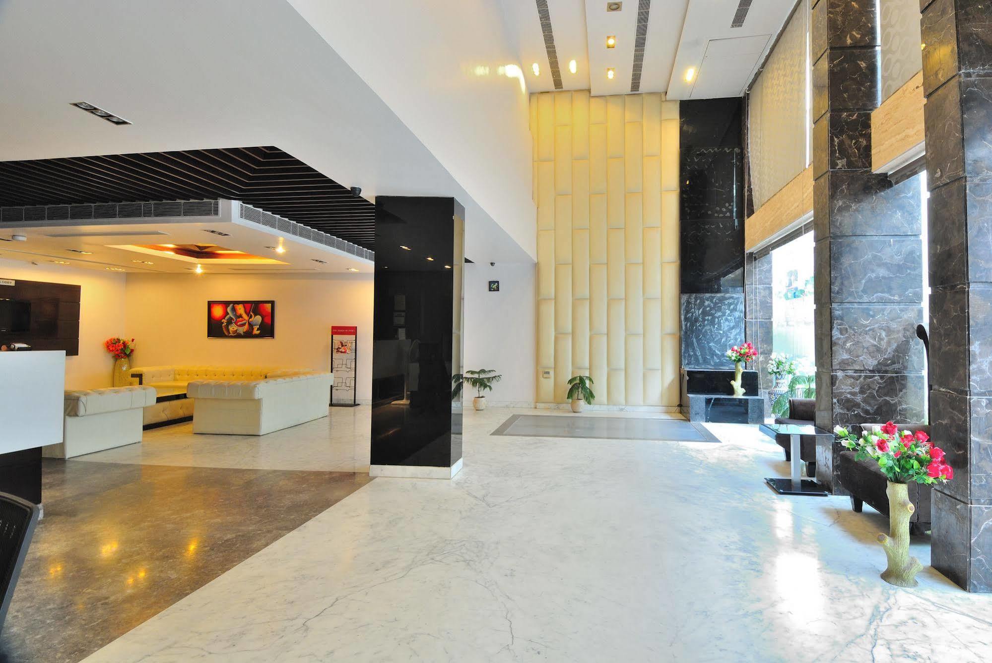 Hotel Elegance Új-Delhi Kültér fotó