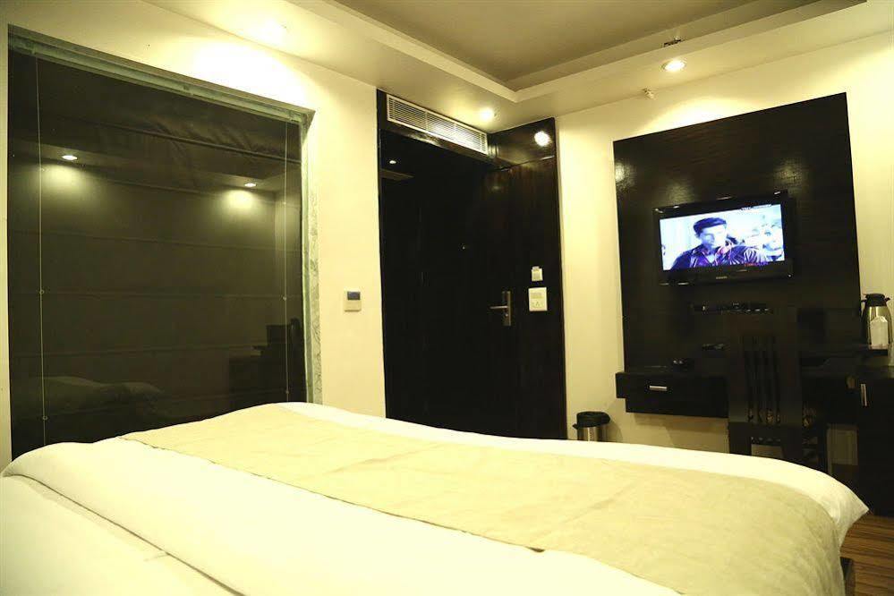 Hotel Elegance Új-Delhi Kültér fotó